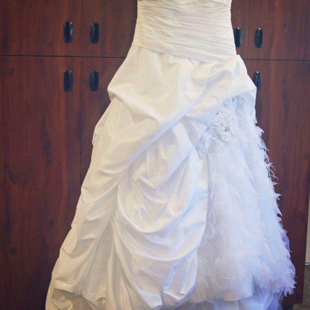Strapless wedding dress